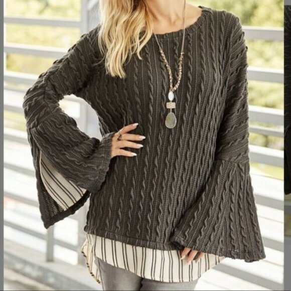 Suzanne Betro Tops - NWT Suzanne Betro Charcoal Bell-Sleeve Hi-Lo Tunic Sweater Plus Size 1X H12621